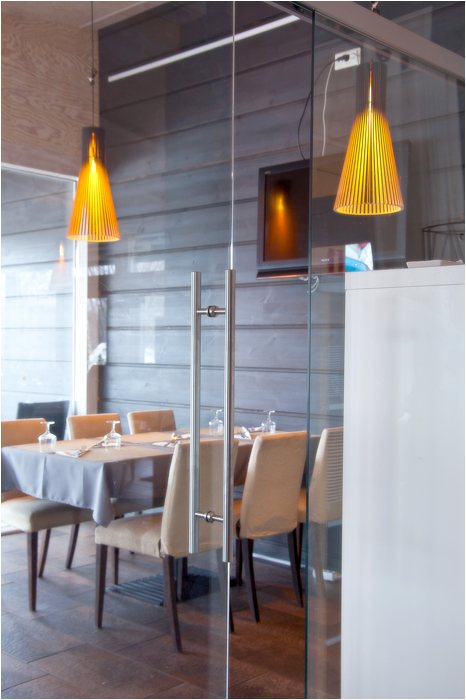 Ravintola Huili: liukulasiseinä
