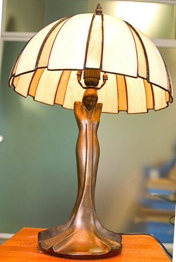 Tiffany-pöytälamppu